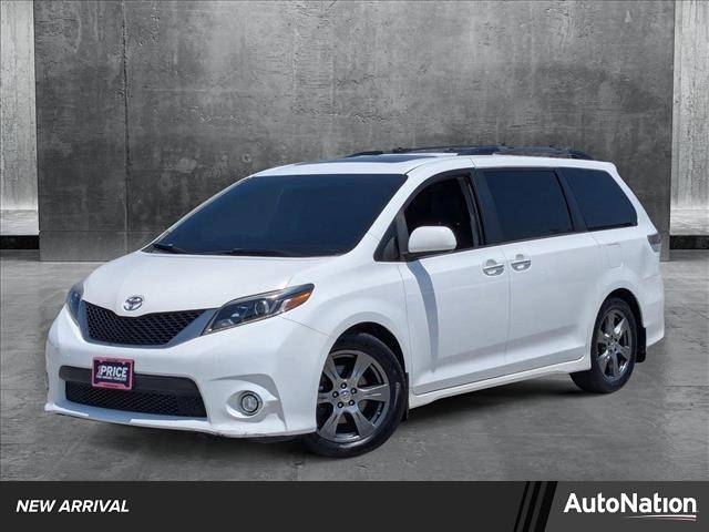 2017 Toyota Sienna SE — Minivan — 121,015 mi — Santa Clarita, CA