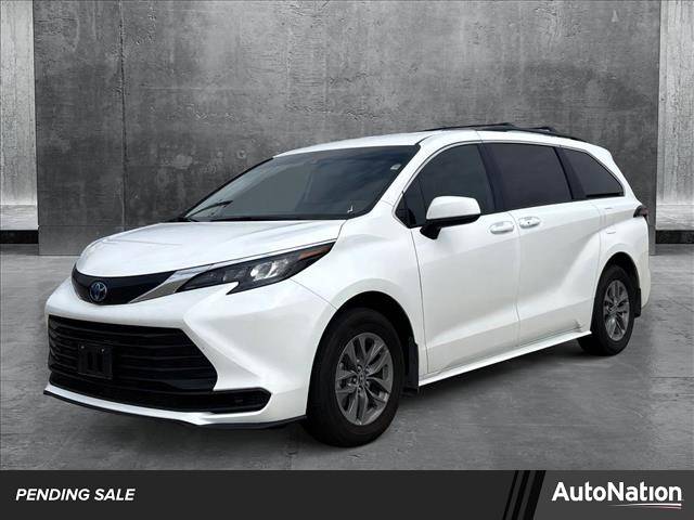 2025 Toyota Sienna LE — Minivan — 7,800 mi — Corpus Christi, TX