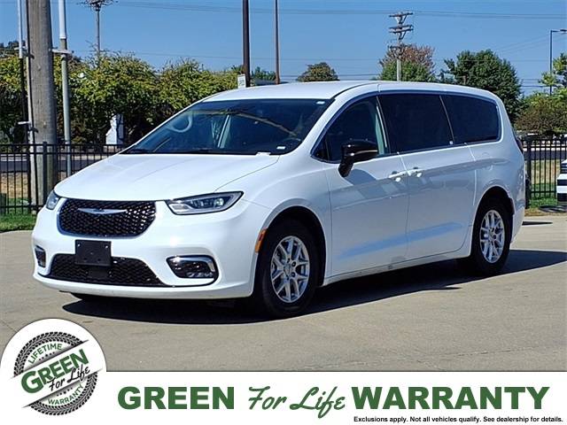 2024 Chrysler Pacifica Touring L — Minivan — 52,199 mi — Springfield, IL