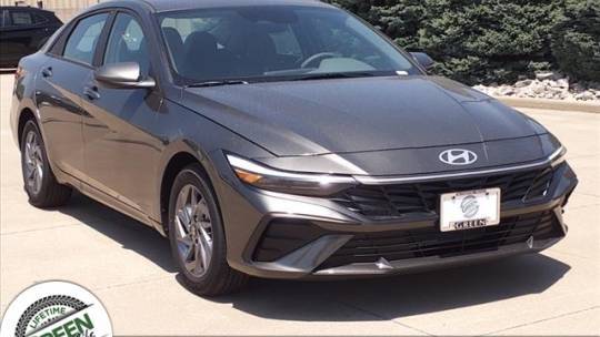 2024 Hyundai Elantra SEL — Sedan — 9 mi — Springfield, IL