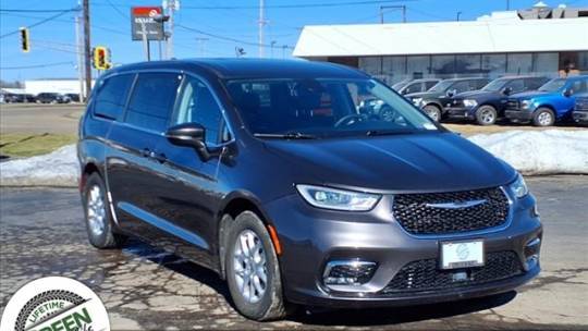 2023 Chrysler Pacifica Touring L — Minivan — 74,161 mi — Springfield, IL