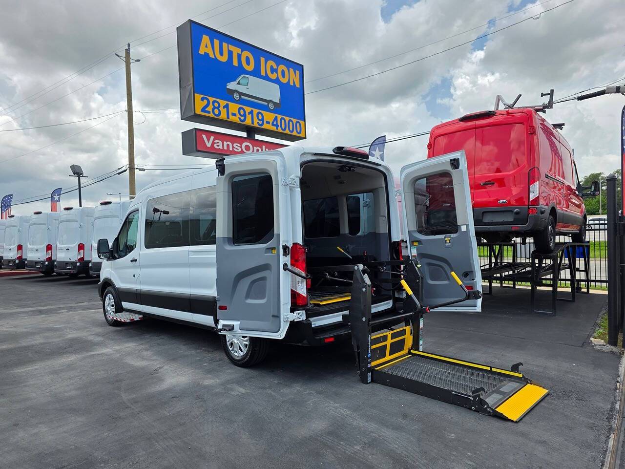 2019 Ford Transit Passenger Wagon T-350 XL — Passenger Van — 20,546 mi — Houston, TX