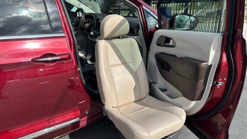 2018 Chrysler Pacifica Touring L — Minivan — 75,268 mi — Houston, TX