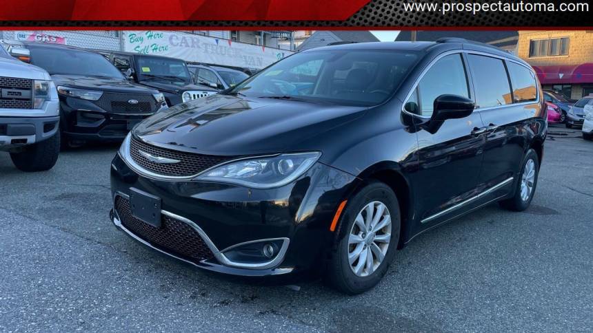 2017 Chrysler Pacifica Touring L — Minivan — 53,882 mi — Waltham, MA