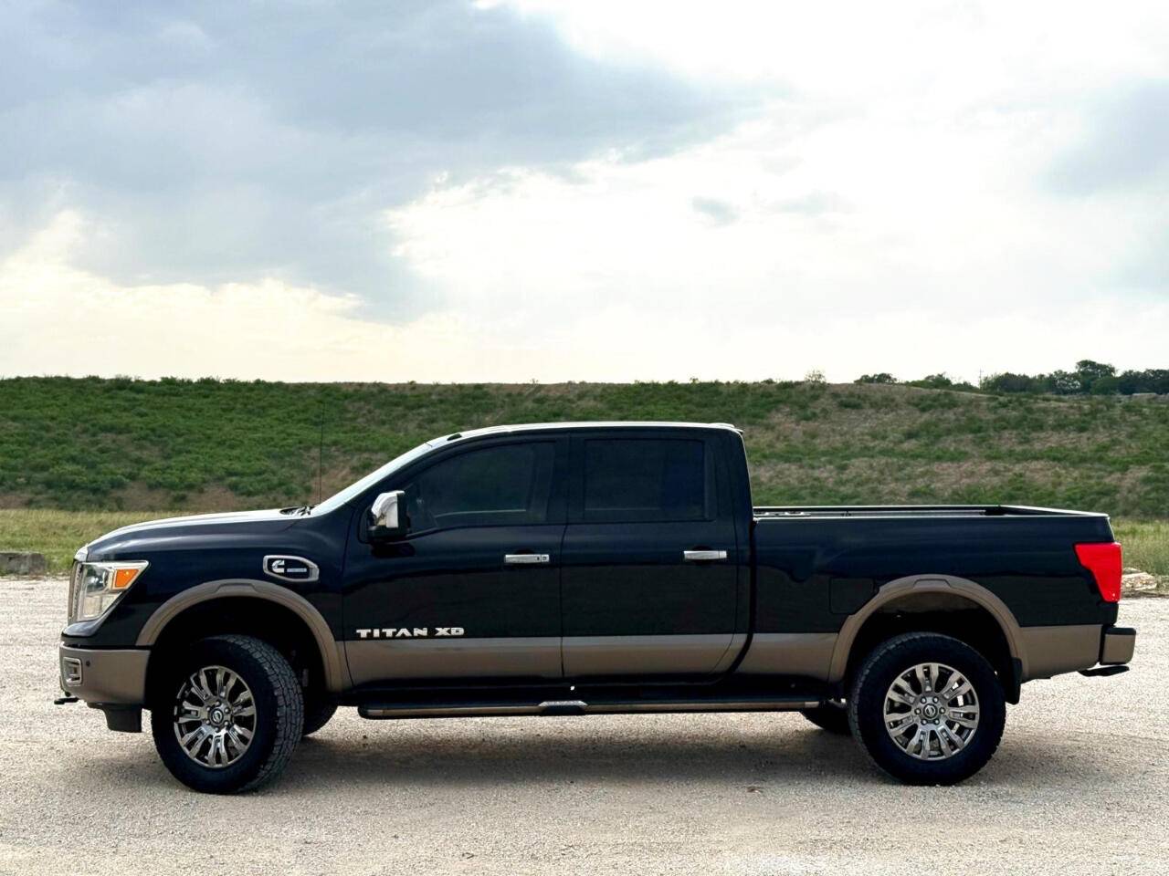 2017 Nissan Titan XD Platinum Reserve — Pickup Truck — 81,146 mi — San Antonio, TX