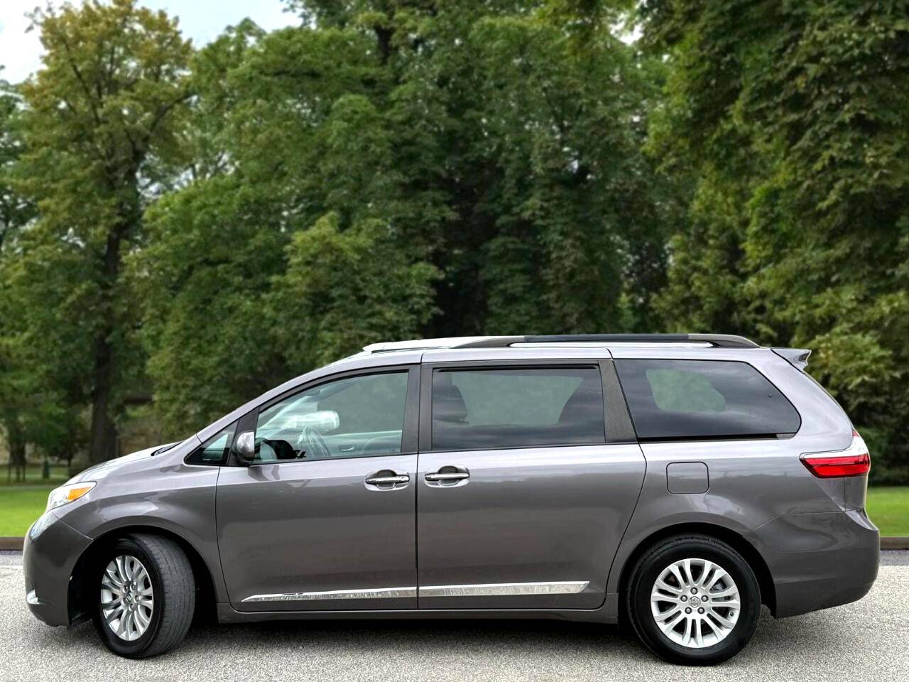 2015 Toyota Sienna XLE — Minivan — 150,126 mi — San Antonio, TX