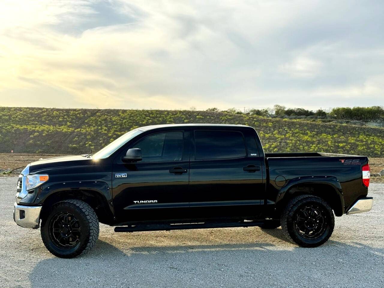 2015 Toyota Tundra SR5 — Pickup Truck — 170,375 mi — San Antonio, TX