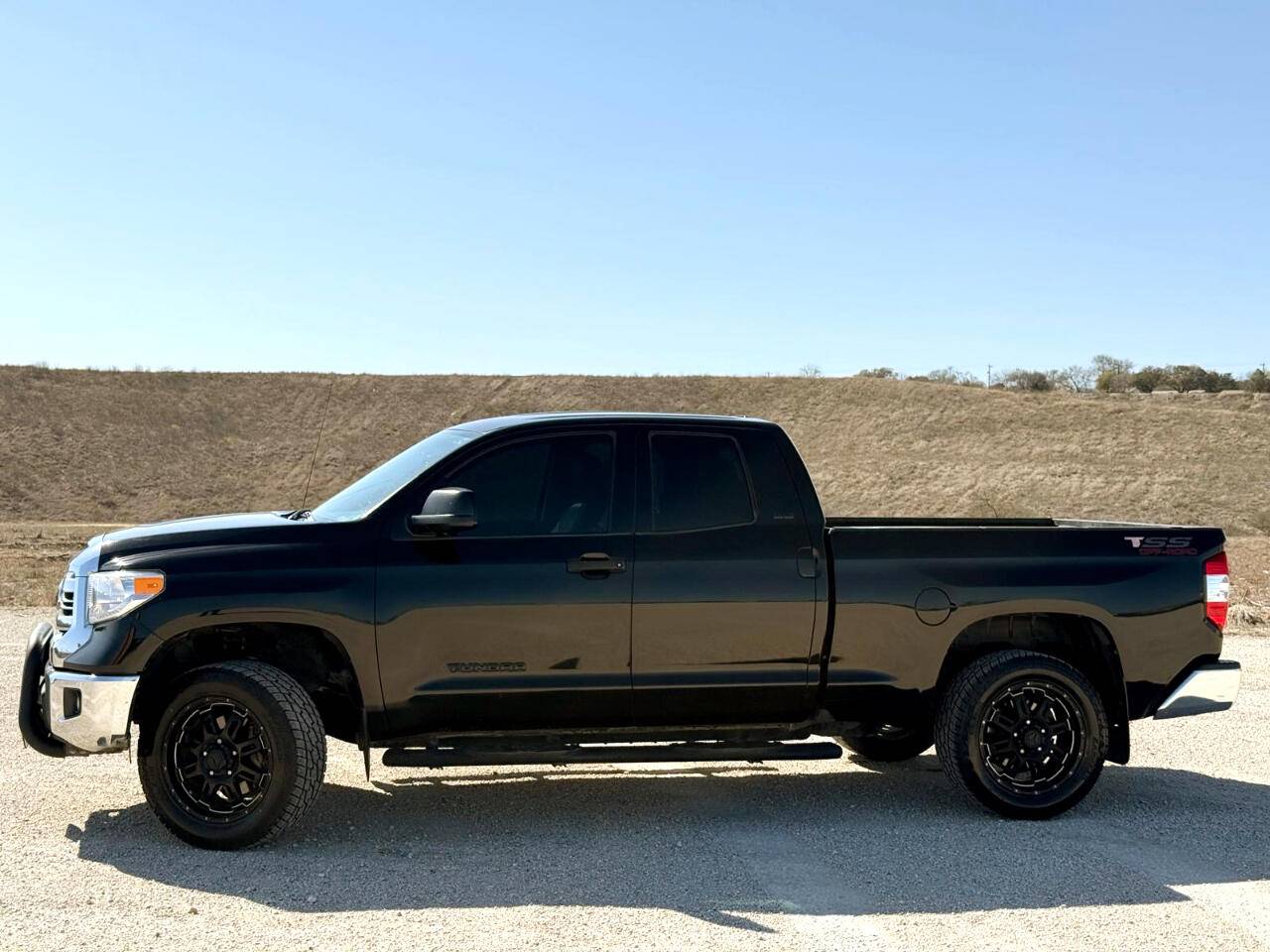 2017 Toyota Tundra SR5 — Pickup Truck — 134,770 mi — San Antonio, TX
