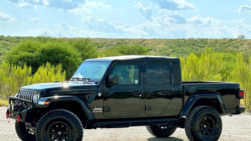 2022 Jeep Gladiator Overland — Pickup Truck — 8,500 mi — San Antonio, TX