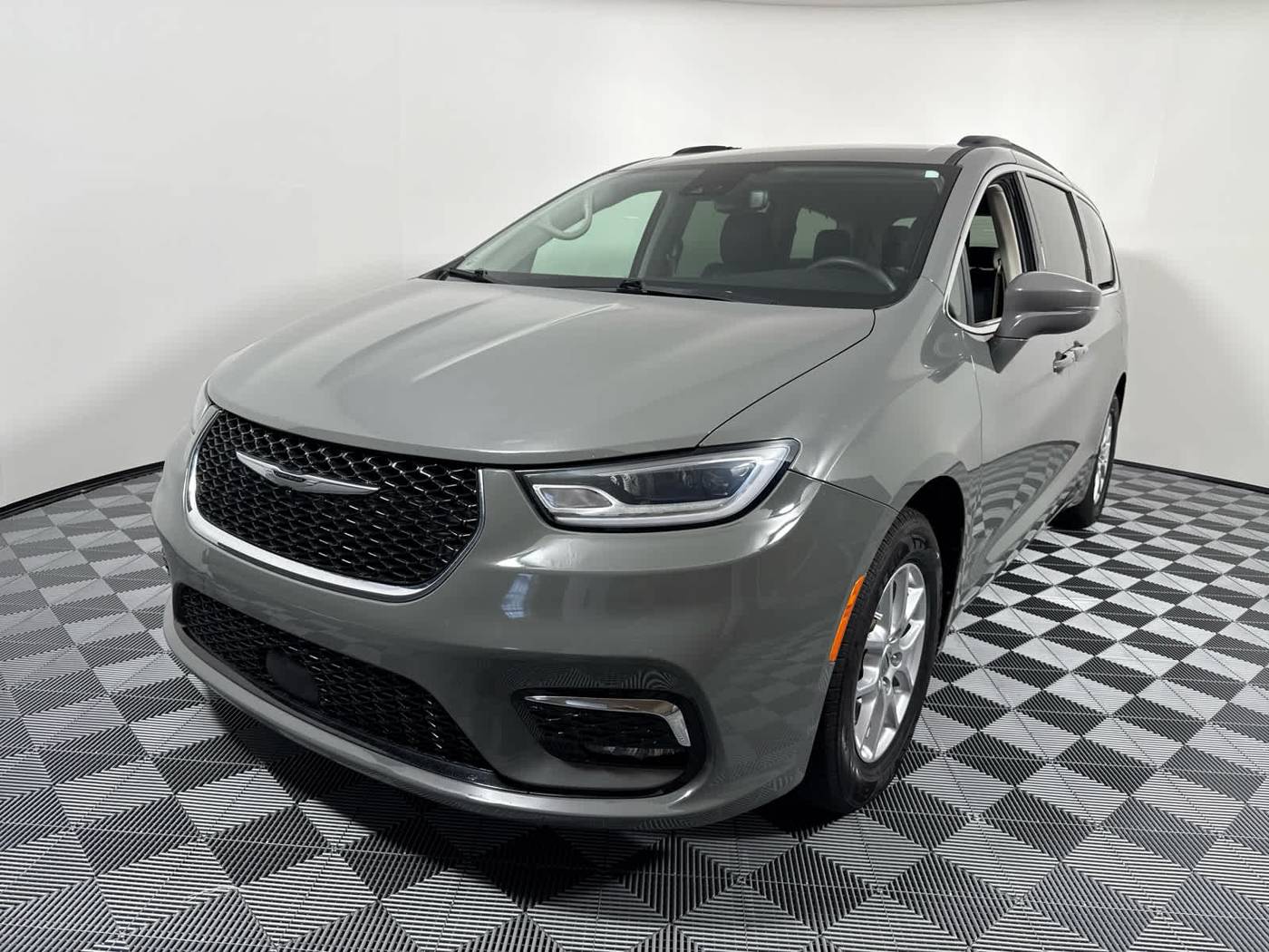 2022 Chrysler Pacifica Touring L — Minivan — 64,151 mi — New Orleans, LA
