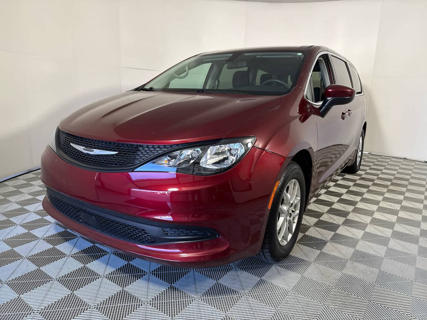 2022 Chrysler Voyager LX — Minivan — 60,375 mi — New Orleans, LA