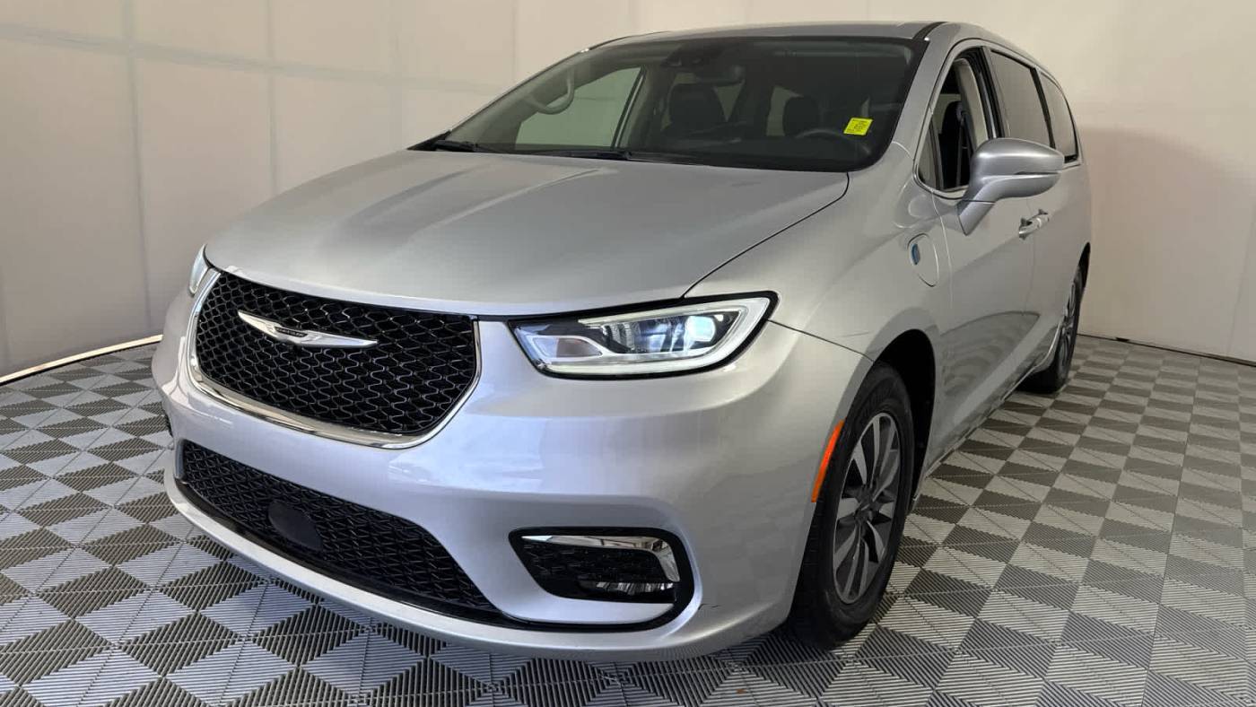2022 Chrysler Pacifica Hybrid Touring L — Minivan — 68,469 mi — New Orleans, LA