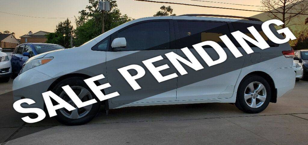 2013 Toyota Sienna LE — Minivan — 69,086 mi — Houston, TX