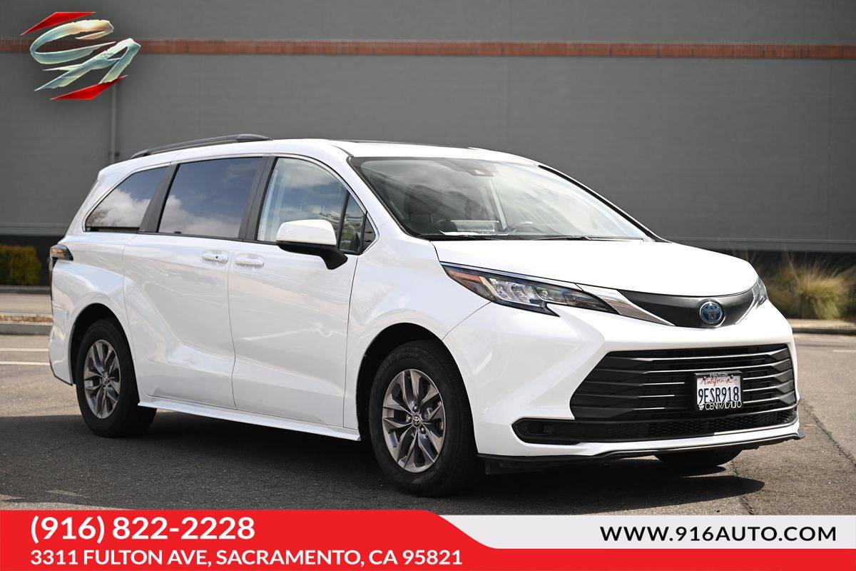 2023 Toyota Sienna LE — Minivan — 40,898 mi — Sacremento, CA