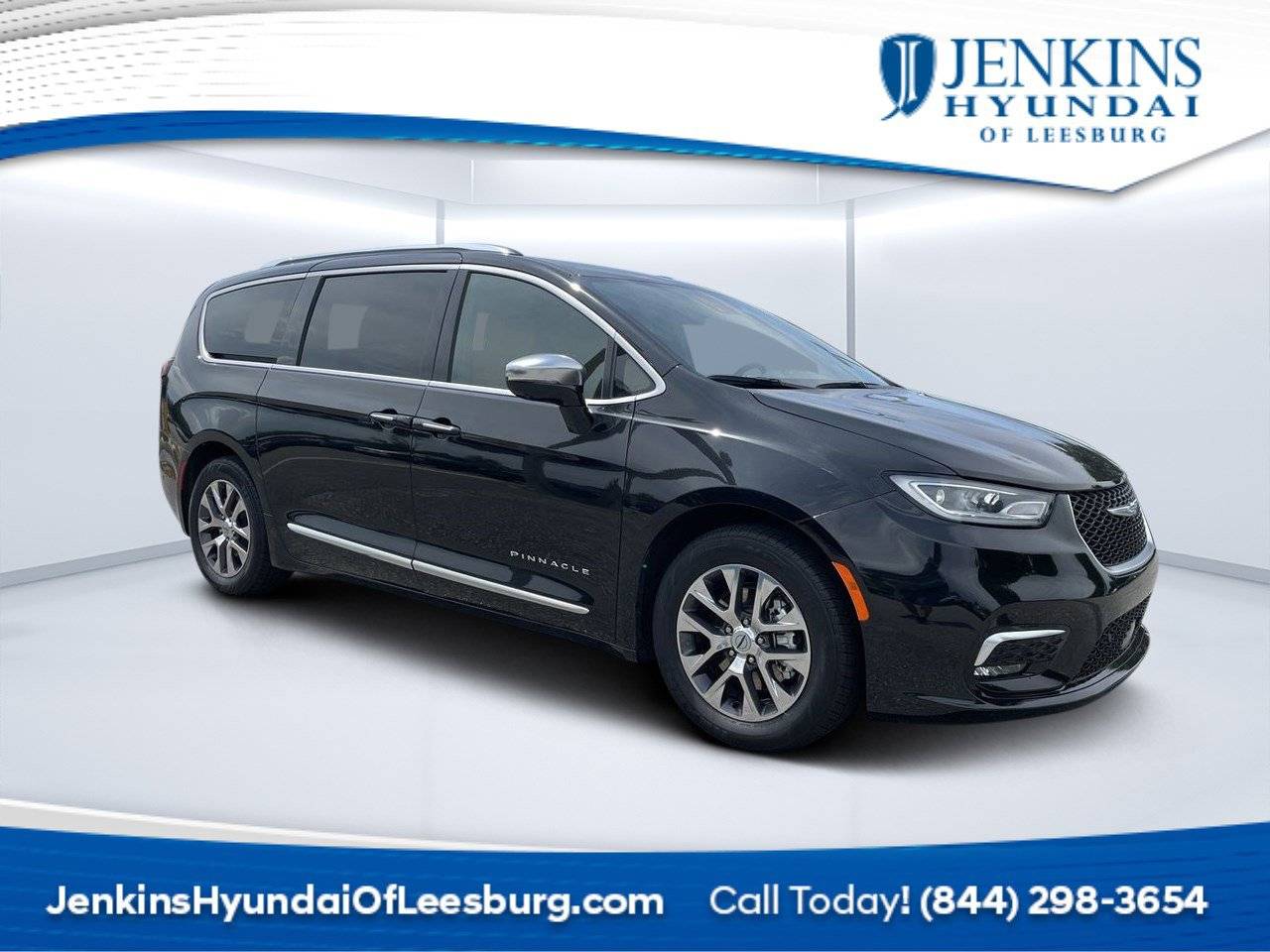 2023 Chrysler Pacifica Hybrid Pinnacle — Minivan — 33,859 mi — Leesburg, FL