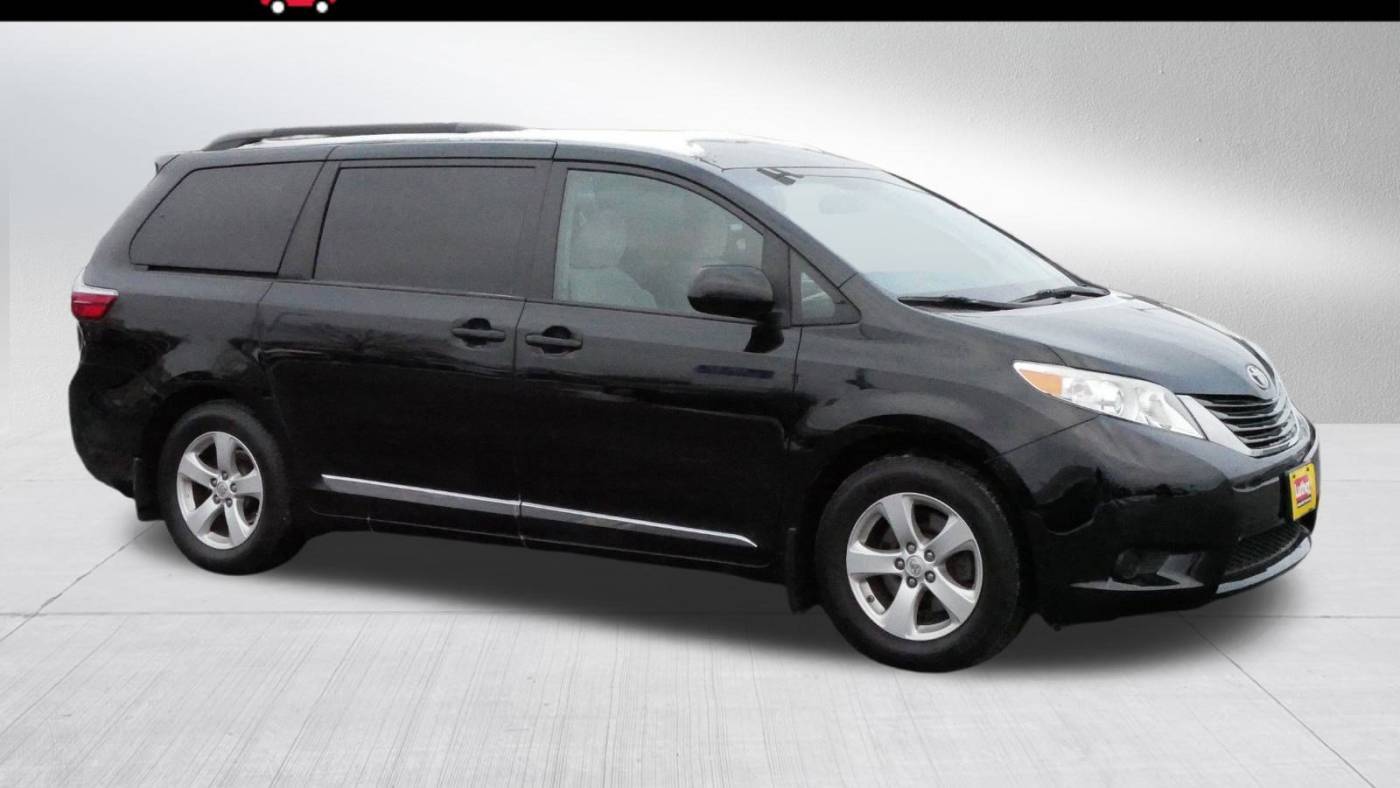 2017 Toyota Sienna LE — Minivan — 71,794 mi — Brooklyn Center, MN