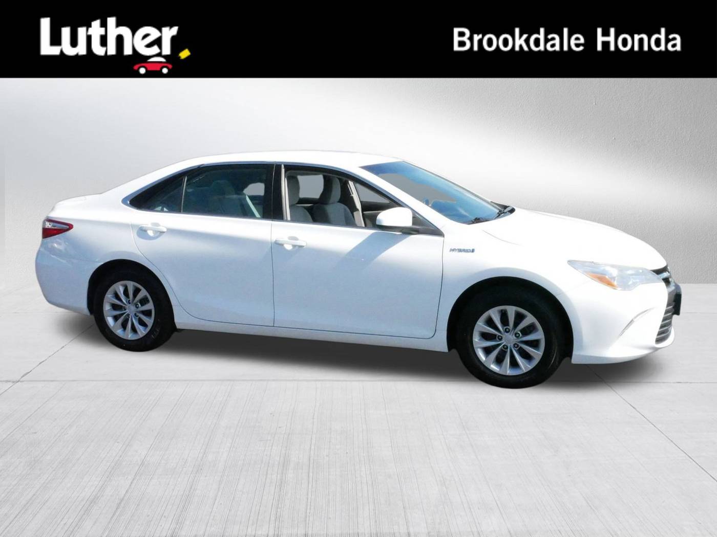 2017 Toyota Camry Hybrid LE — Sedan — 57,098 mi — Brooklyn Center, MN