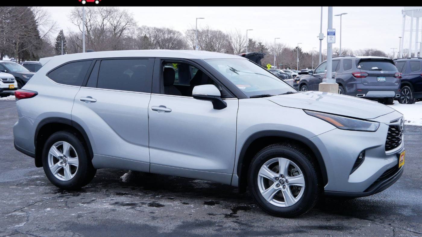 2023 Toyota Highlander LE — SUV — 24,019 mi — Brooklyn Center, MN