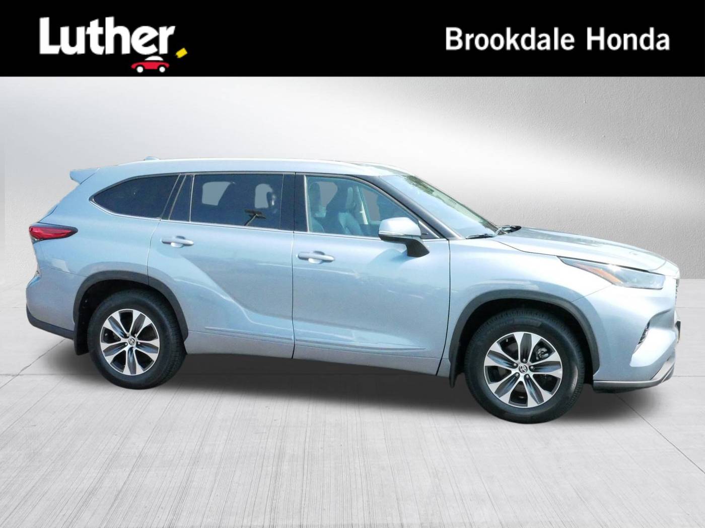 2022 Toyota Highlander XLE — SUV — 44,290 mi — Brooklyn Center, MN