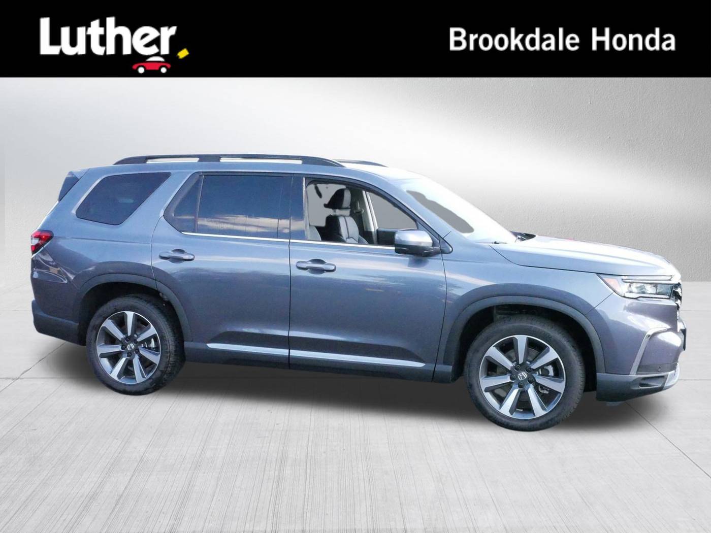 2025 Honda Pilot Touring — SUV — 723 mi — Brooklyn Center, MN