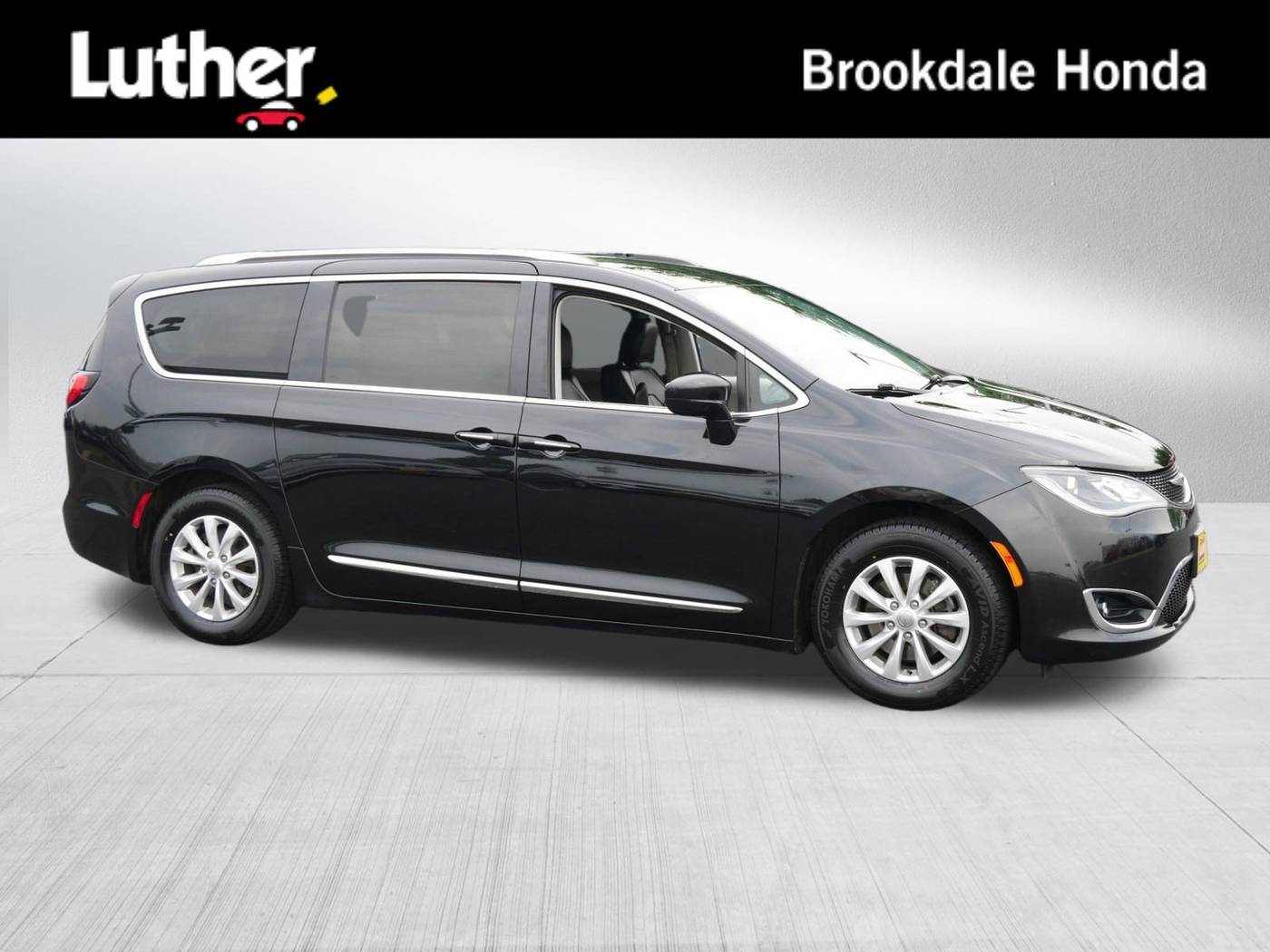 2019 Chrysler Pacifica Touring L — Minivan — 37,570 mi — Brooklyn Center, MN