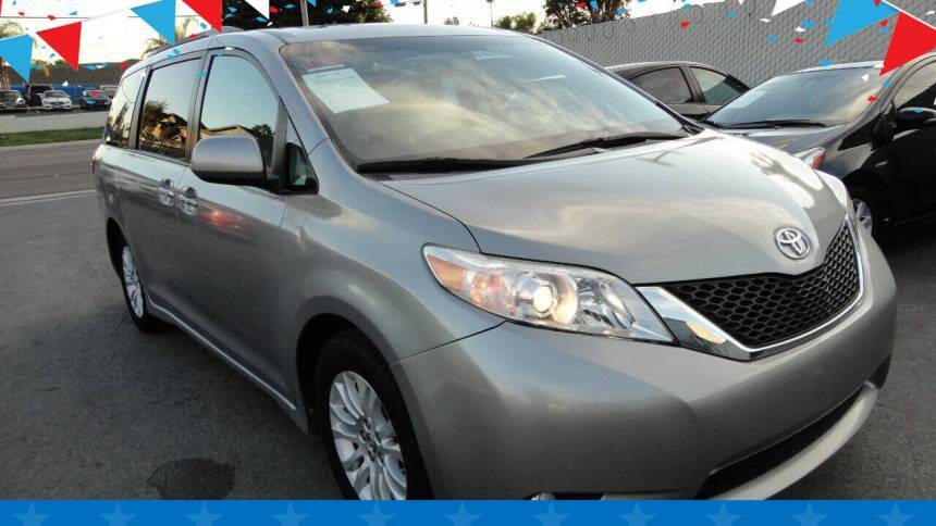 2016 Toyota Sienna XLE — Minivan — 32,750 mi — Spring Valley, CA