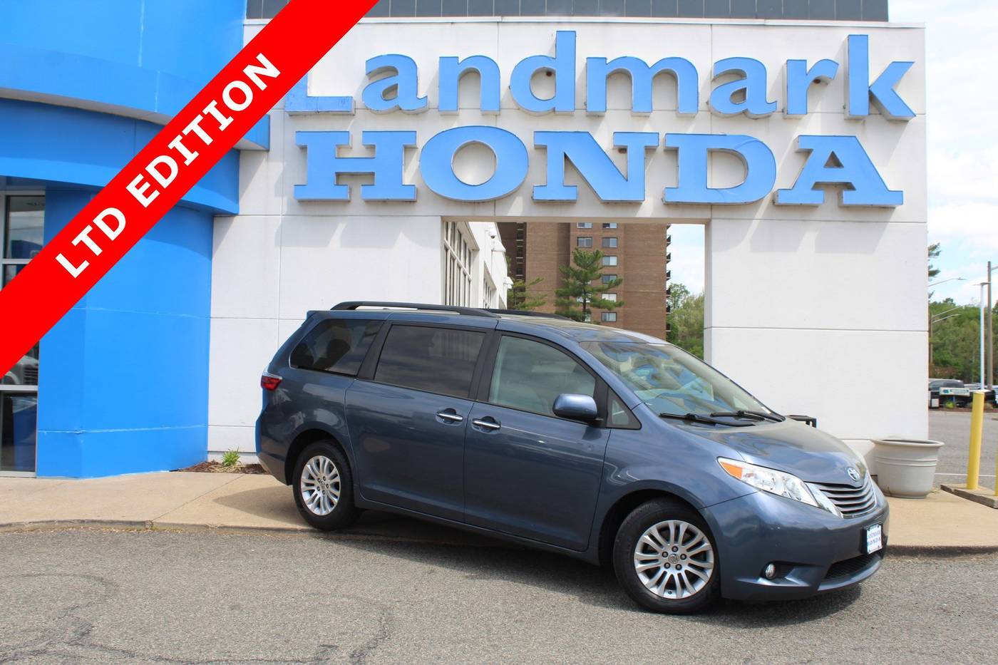 2016 Toyota Sienna Limited — Minivan — 107,532 mi — Alexandria, VA