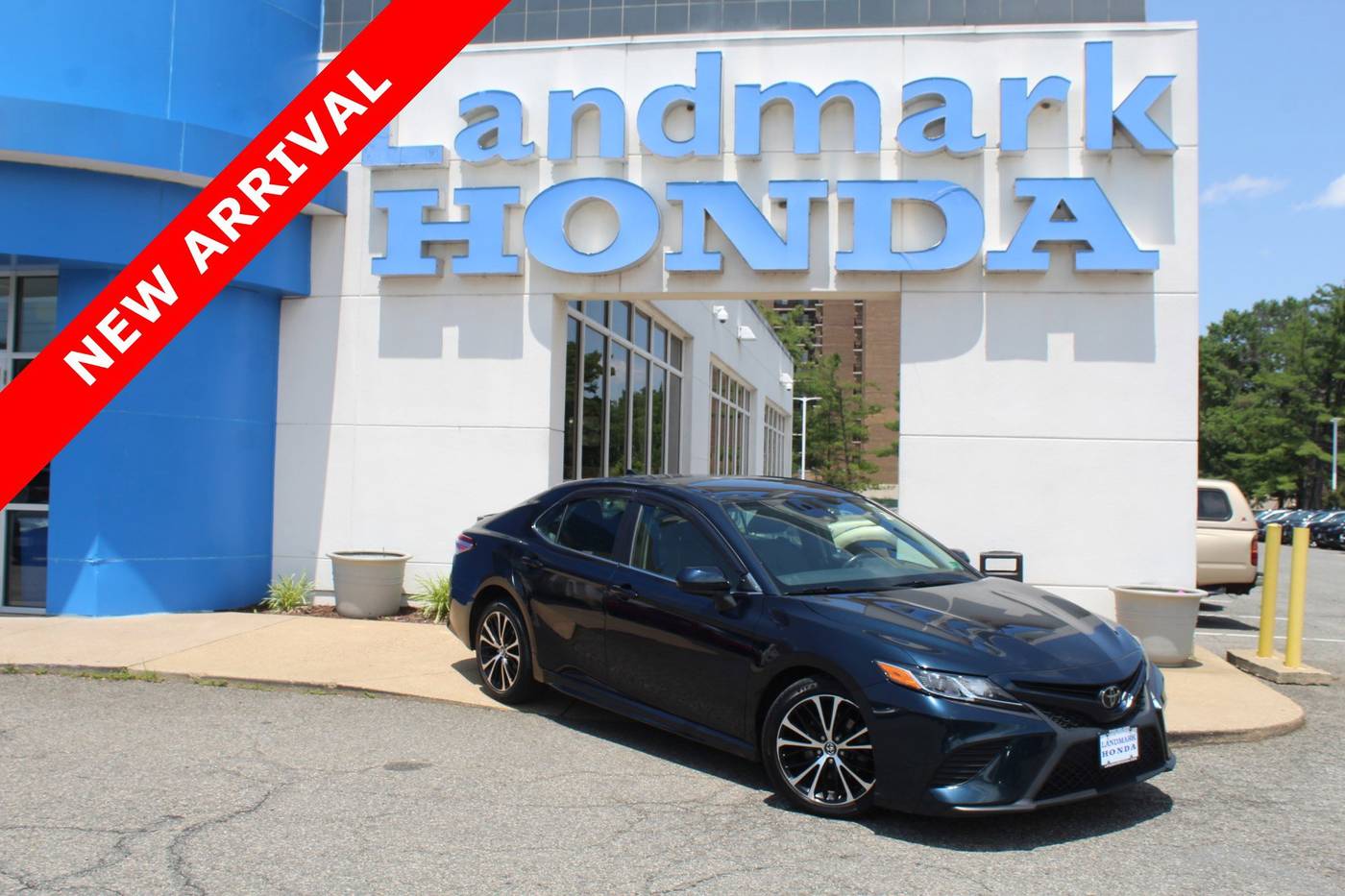 2020 Toyota Camry SE — Sedan — 66,086 mi — Alexandria, VA