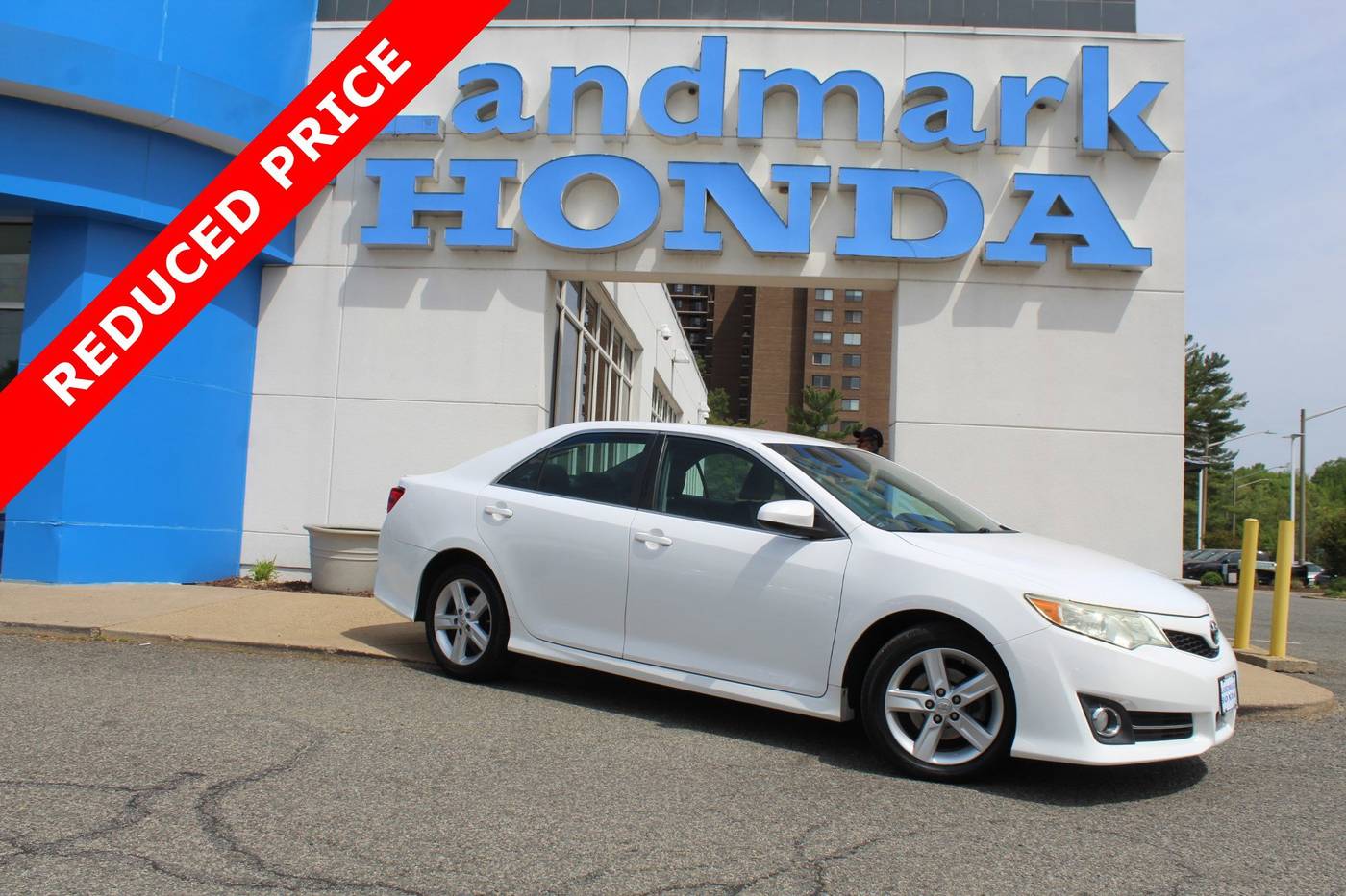 2014 Toyota Camry SE — Sedan — 156,819 mi — Alexandria, VA