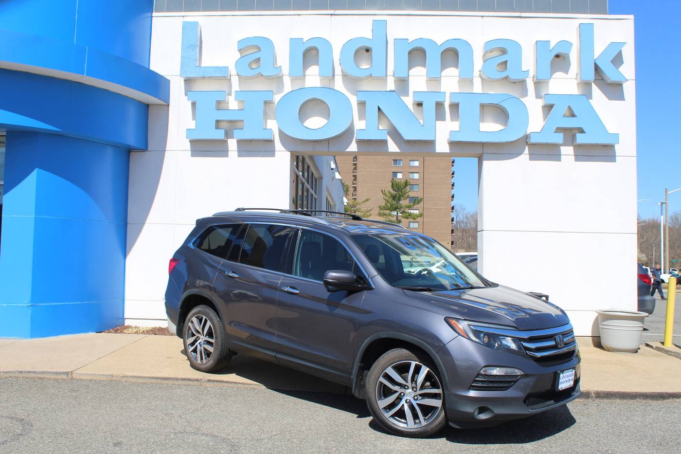 2017 Honda Pilot Touring — SUV — 113,646 mi — Alexandria, VA