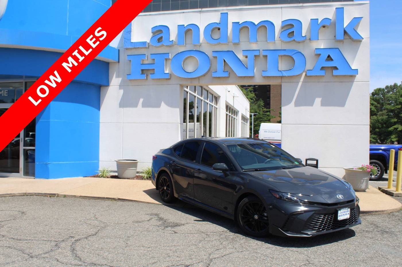 2025 Toyota Camry LE — Sedan — 4,177 mi — Alexandria, VA