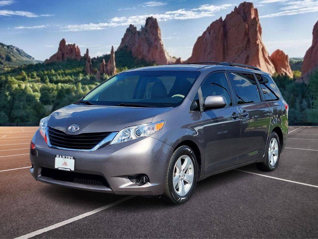 2011 Toyota Sienna LE — Minivan — 204,360 mi — Colorado Springs, CO