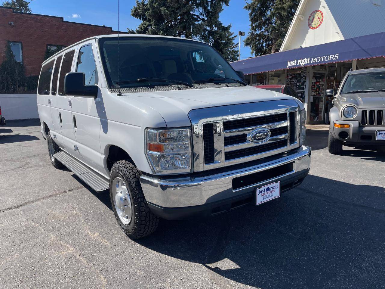 2010 Ford Econoline Wagon E-350 Super Duty XLT