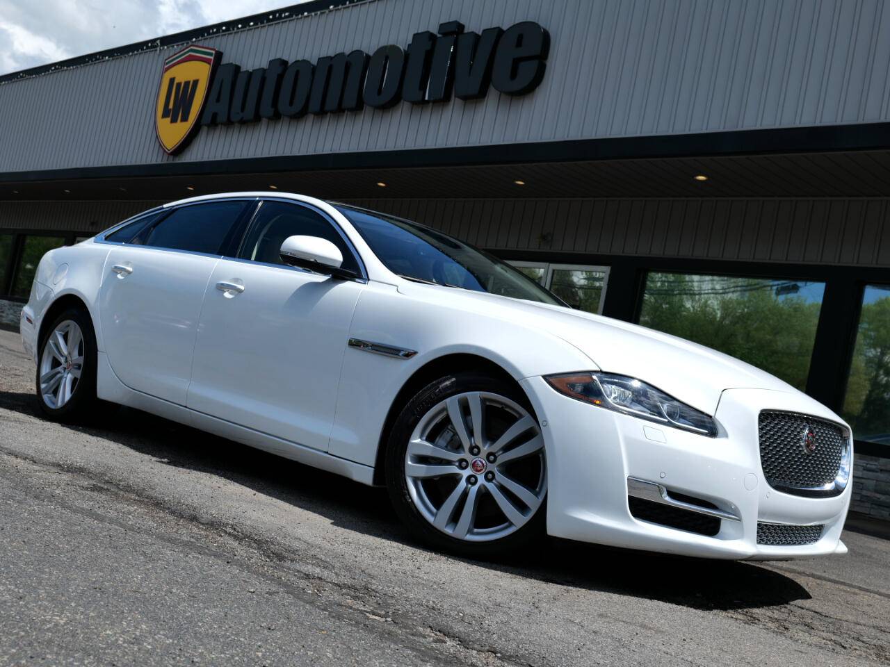2017 Jaguar XJ Portfolio — Sedan — 54,748 mi — Pittsburgh, PA