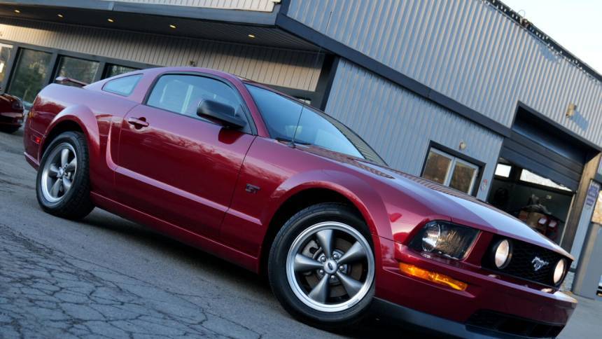 2005 Ford Mustang GT Deluxe