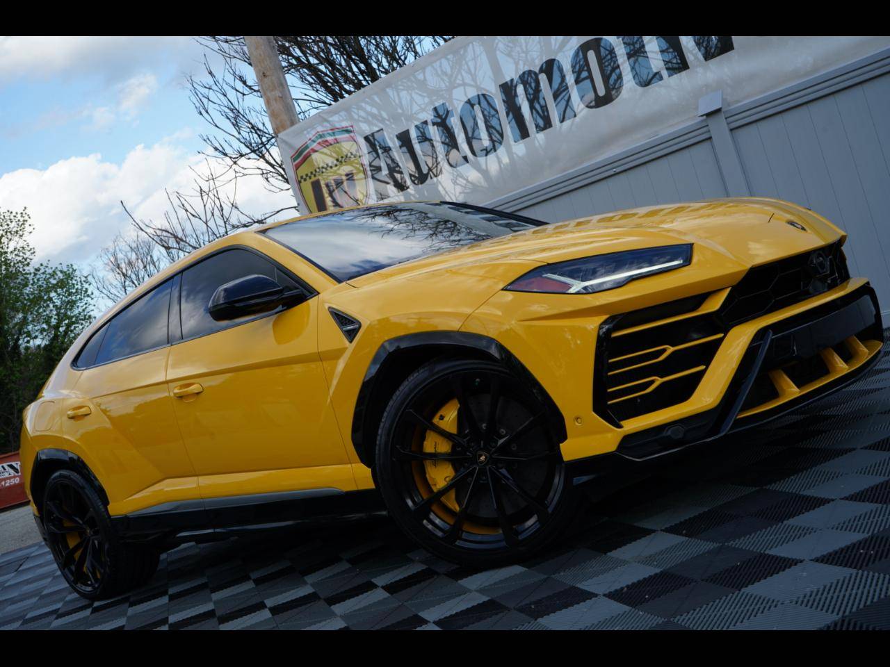 2020 Lamborghini Urus Standard