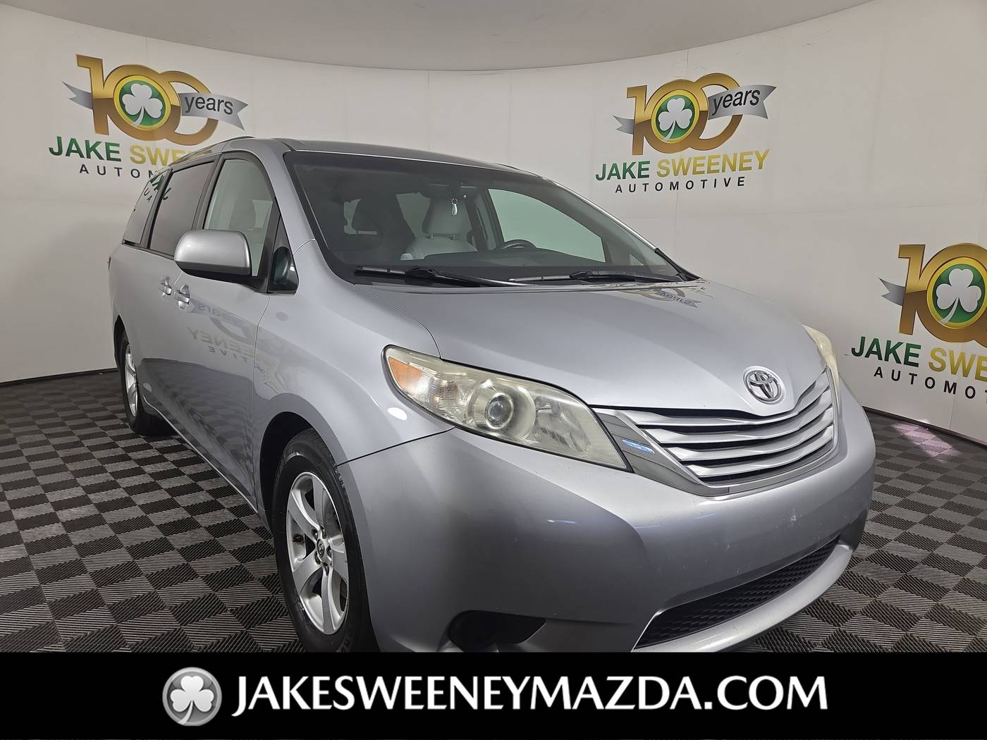 2017 Toyota Sienna LE — Minivan — 138,118 mi — Cincinnati, OH
