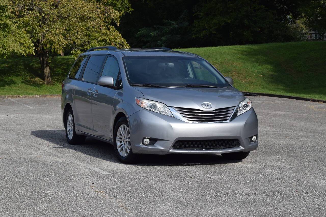2017 Toyota Sienna XLE — Minivan — 151,814 mi — Knoxville, TN