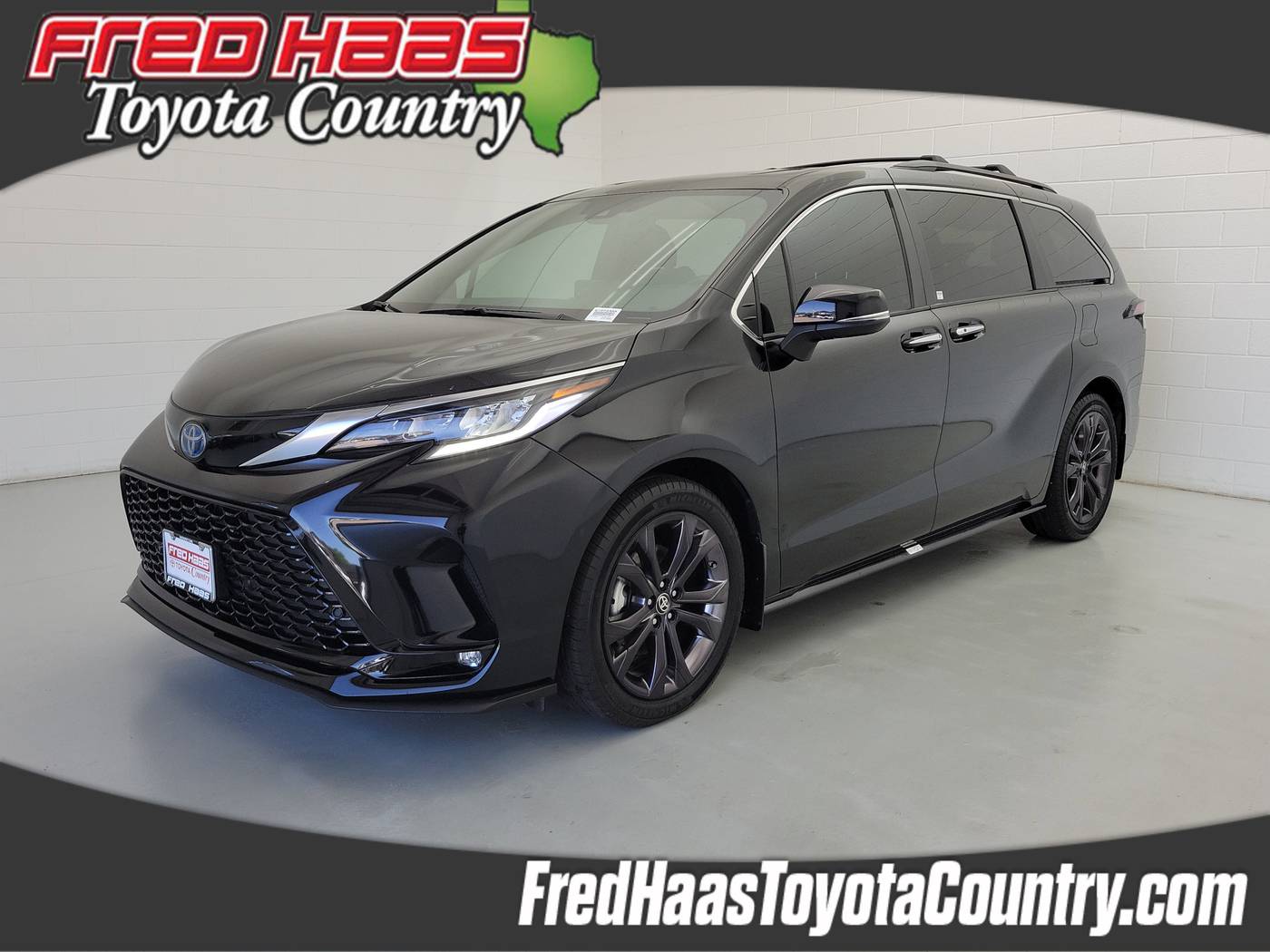 2024 Toyota Sienna XSE — Minivan — 9,851 mi — Houston, TX
