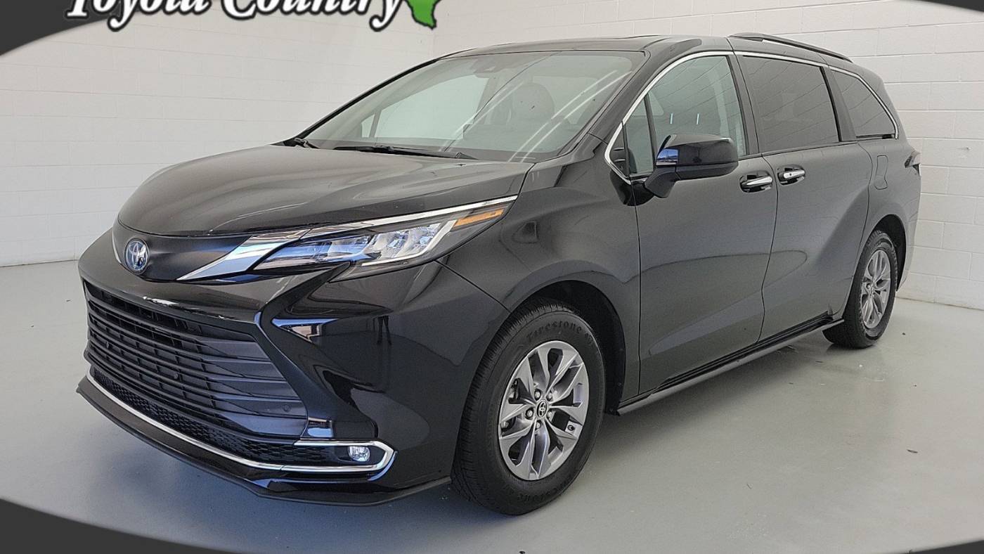 2023 Toyota Sienna XLE — Minivan — 56,422 mi — Houston, TX