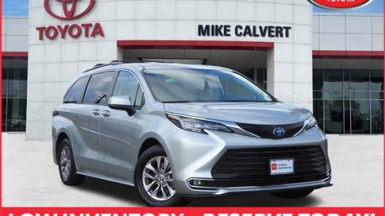 2021 Toyota Sienna XLE — Minivan — 73,315 mi — Houston, TX