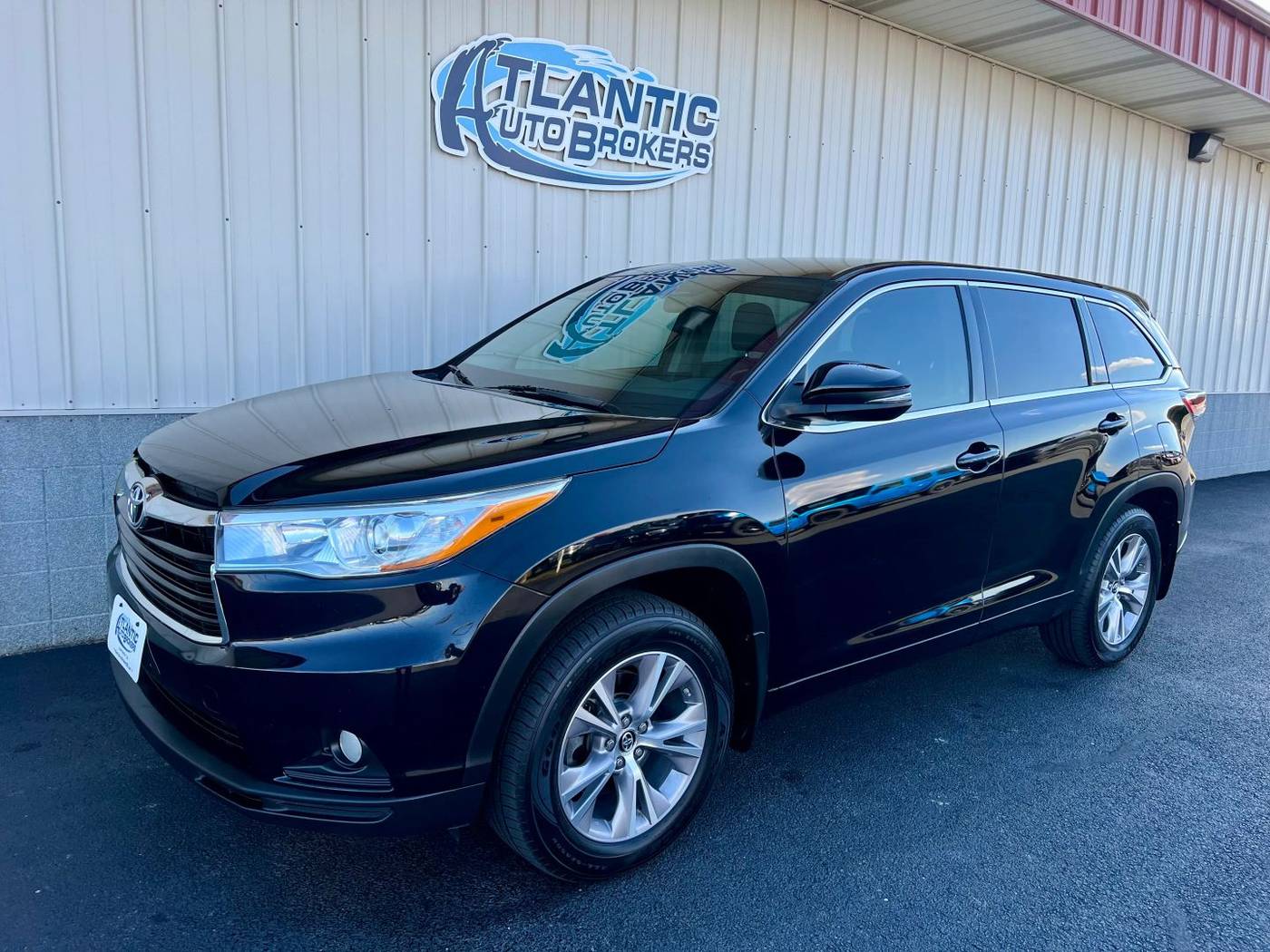 2016 Toyota Highlander LE V6 — SUV — 135,298 mi — Harrington, DE