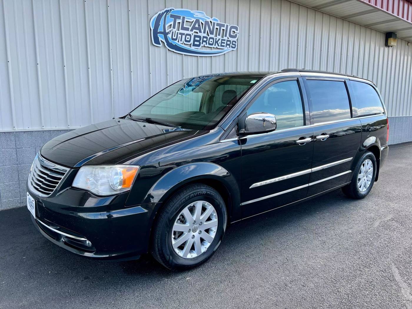 2012 Chrysler Town & Country Touring-L — Minivan — 121,560 mi — Harrington, DE