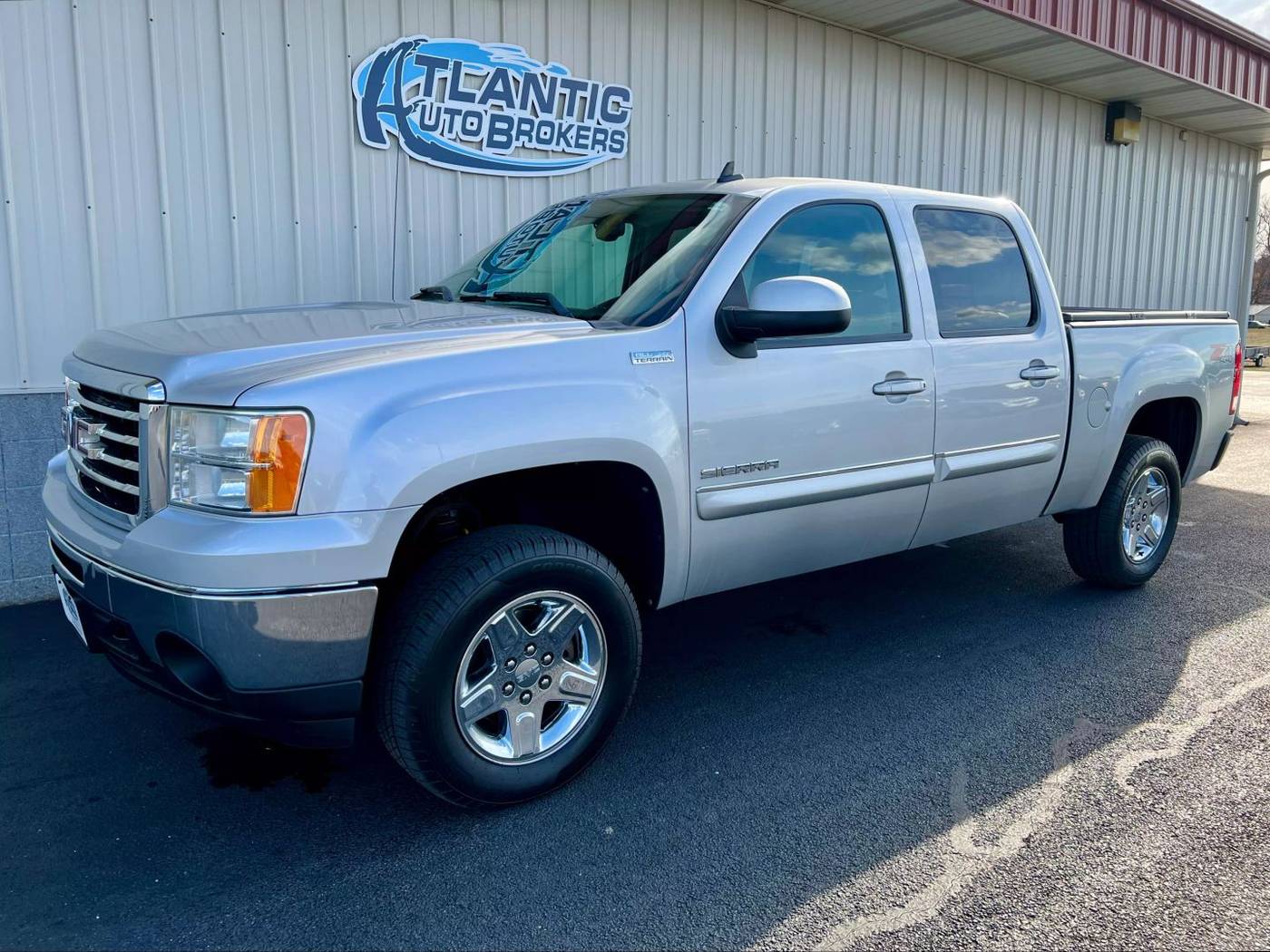 2011 GMC Sierra 1500 SLT — Pickup Truck — 99,564 mi — Harrington, DE