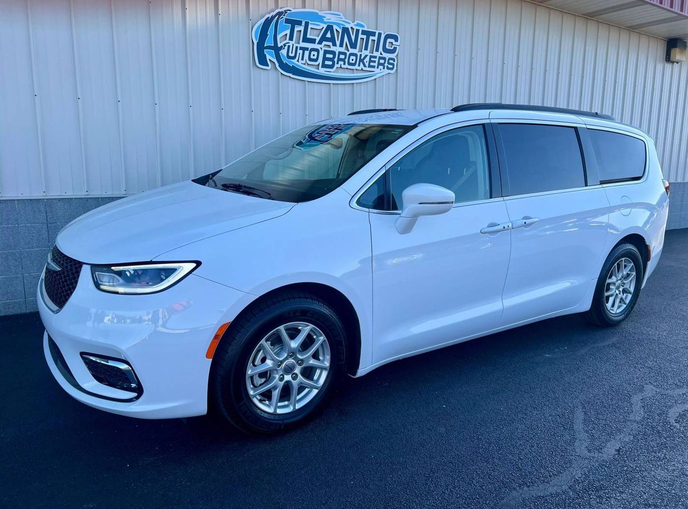 2022 Chrysler Pacifica Touring L — Minivan — 53,481 mi — Harrington, DE