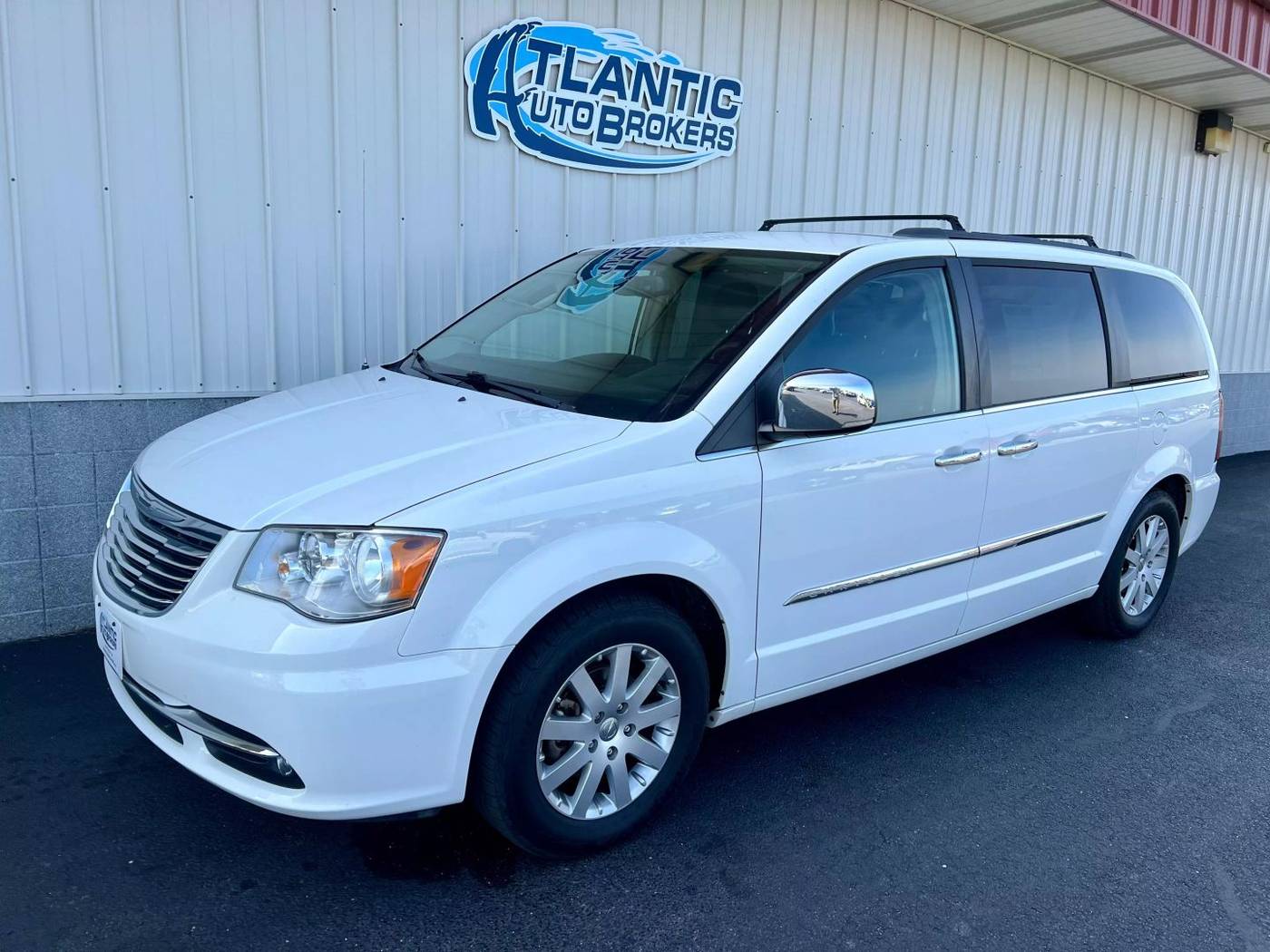 2011 Chrysler Town & Country Touring-L — Minivan — 76,855 mi — Harrington, DE