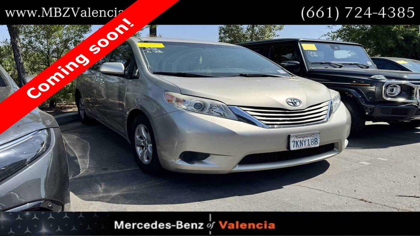 2015 Toyota Sienna LE — Minivan — 77,328 mi — Valencia, CA