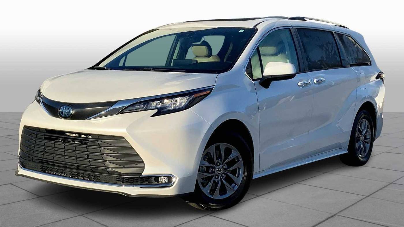 2023 Toyota Sienna XLE — Minivan — 46,386 mi — Columbus, GA