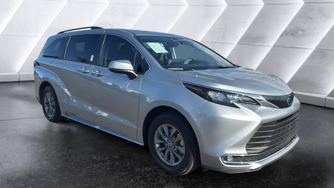 2024 Toyota Sienna XLE — Minivan — 13,448 mi — Mesa, AZ