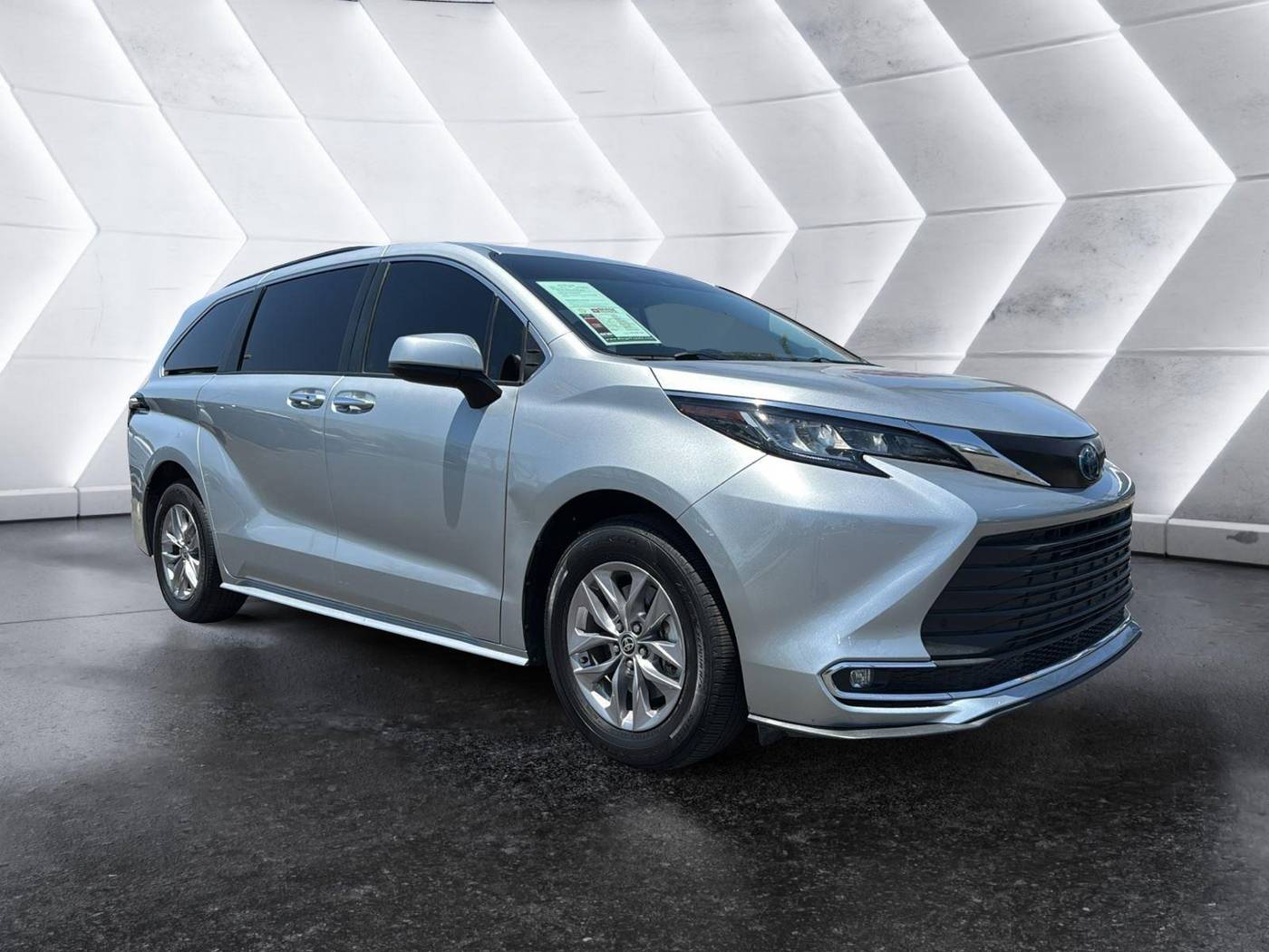 2022 Toyota Sienna XLE — Minivan — 80,968 mi — Mesa, AZ